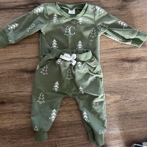 “C” embroidered Christmas tree outfit
